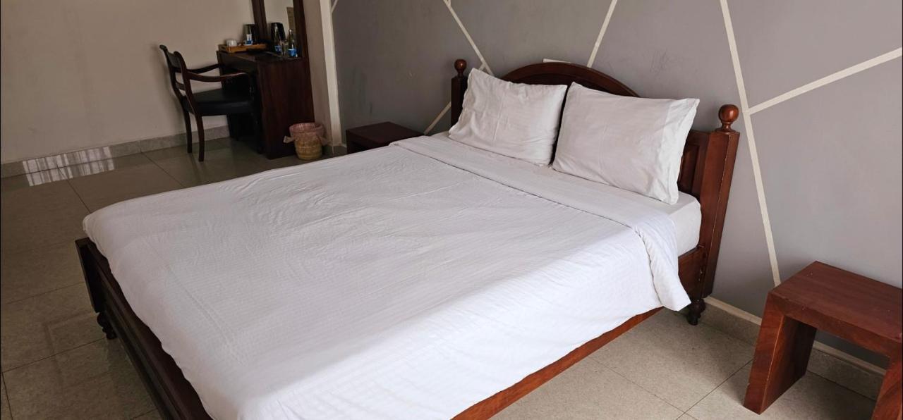 The Lion Pub & Hotel Dehiwala-Mont Lavinia Extérieur photo