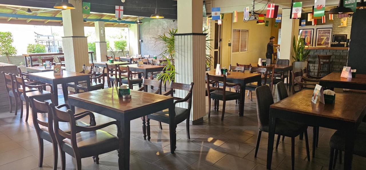 The Lion Pub & Hotel Dehiwala-Mont Lavinia Extérieur photo